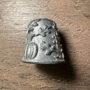 VTG Thimble Pumpkin Leaves Sewing Thimble Collectible Thanksgiving Trinket